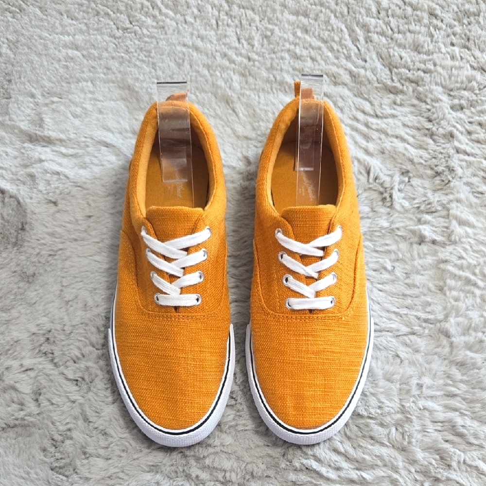 Universal Thread Bright Orange Canvas lace up Sneakers size 8